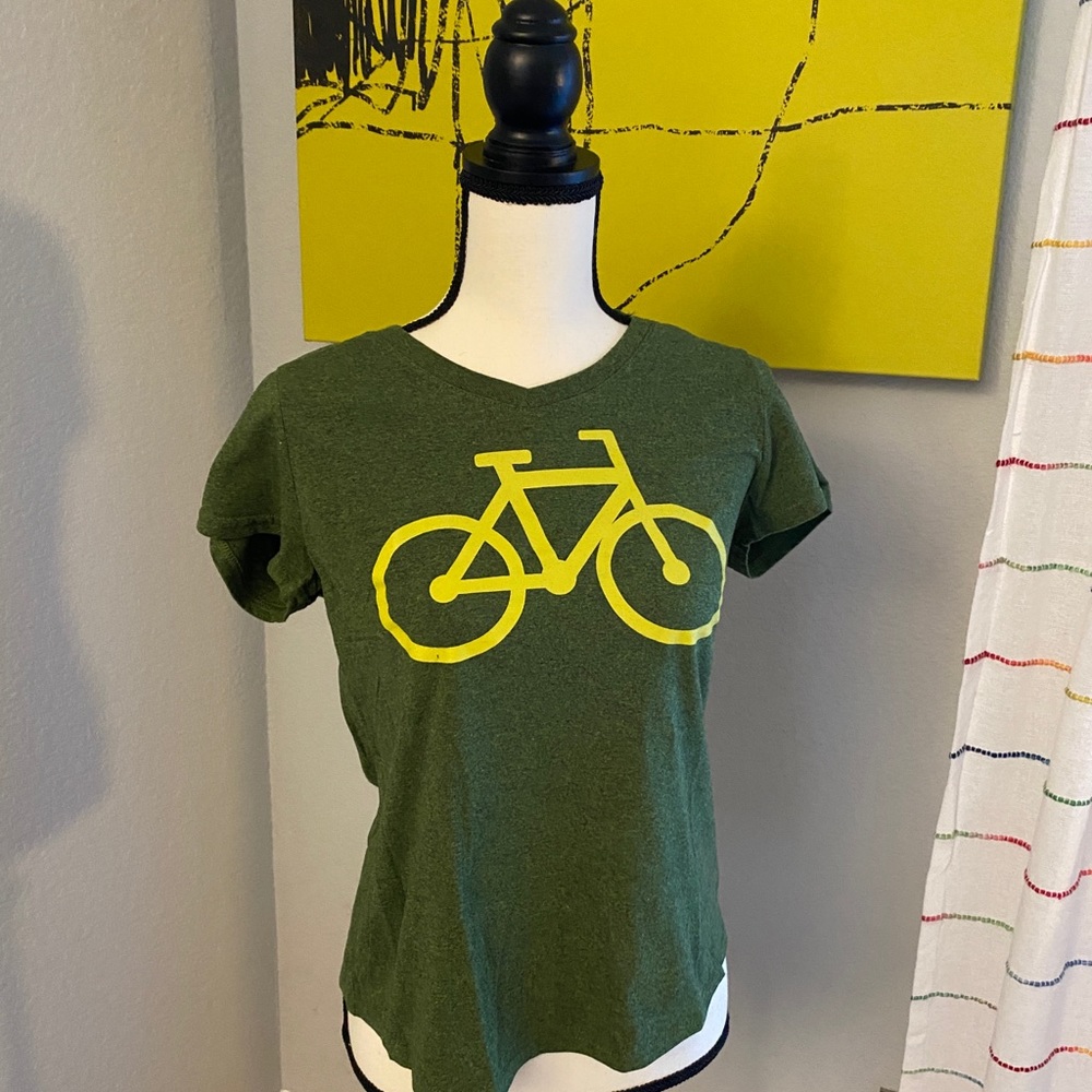 Bicycle graphic tee - 100% recycled content